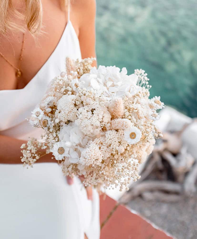 Bouquet de mariée en fleurs séchée Blanca, un bouquet de mariée aux fleurs séchées blanches et délicates
