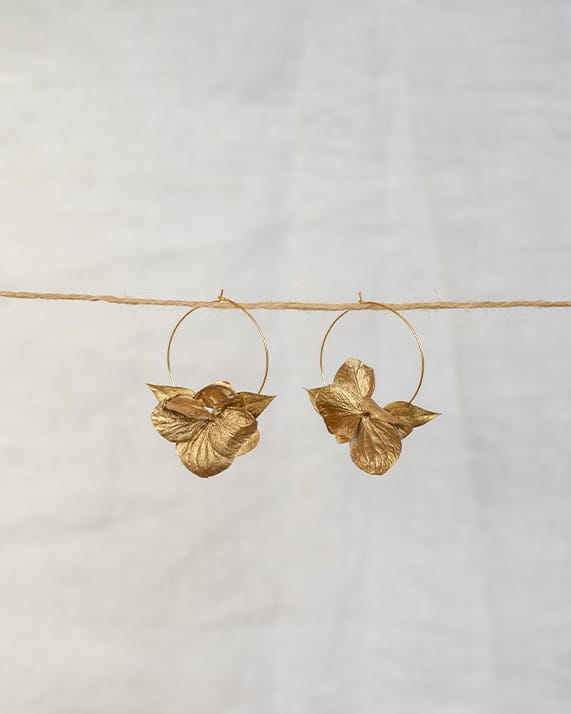 boucles d'oreilles en hortensia doré